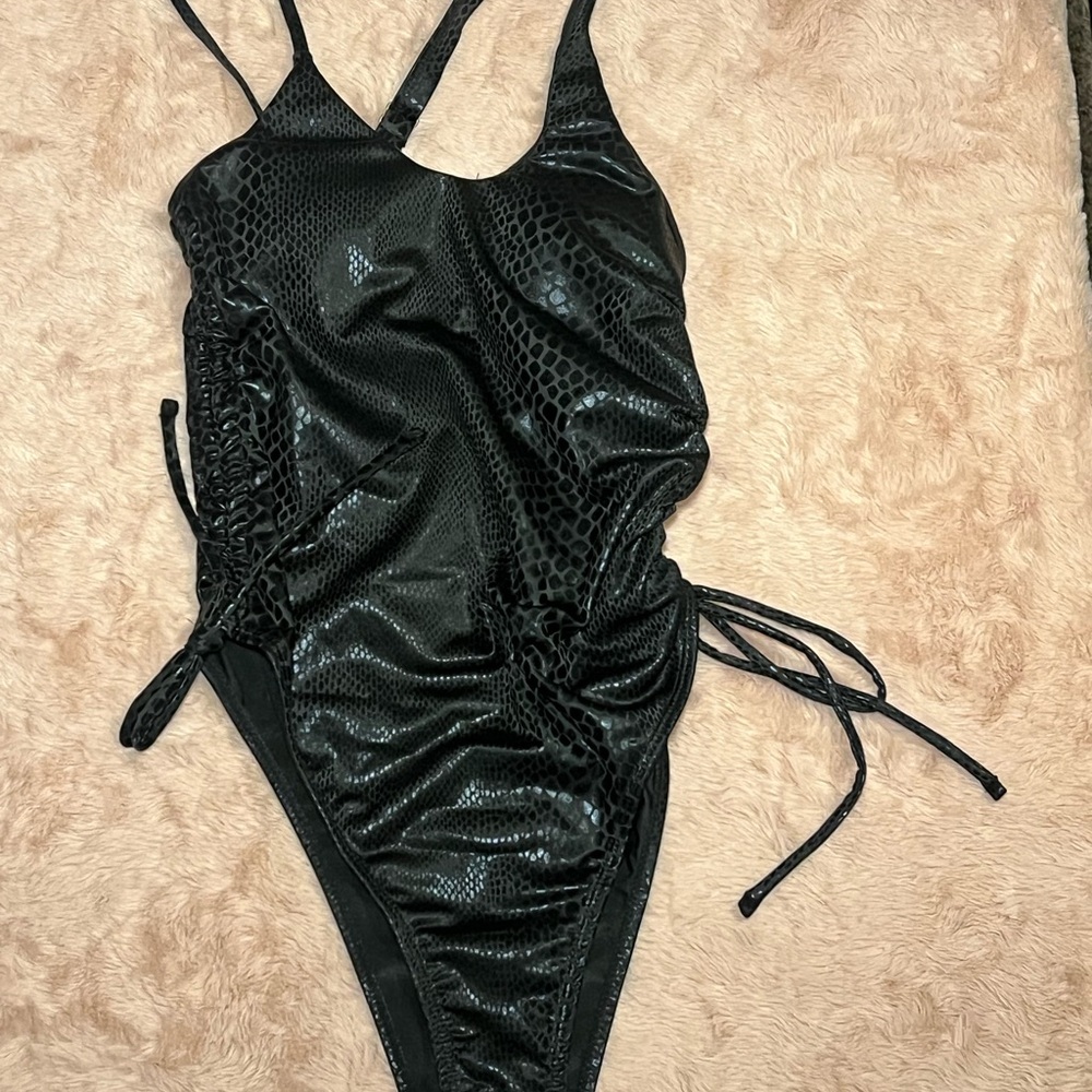 Zaful Black Snakeskin One Piece Swimsuit with Ruched Detailing